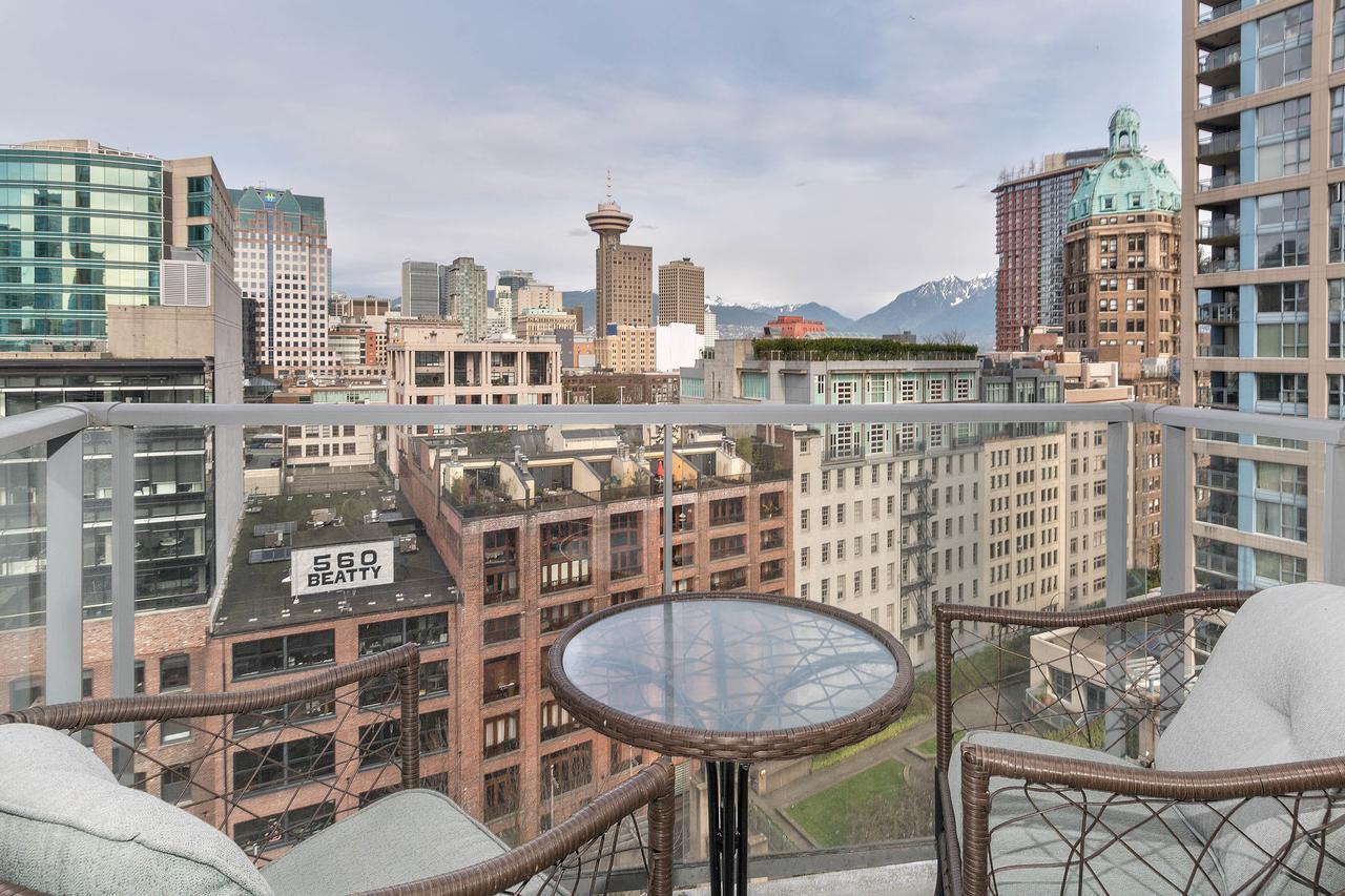 The Altitude Apartment Vancouver Exterior photo