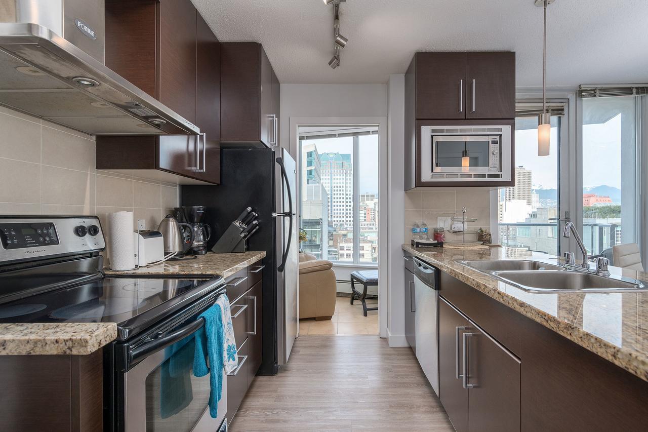 The Altitude Apartment Vancouver Exterior photo